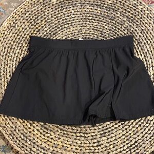 Black swim skirt size EUC